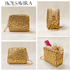 Gold leopard print pouch with keychain and makeup items on a beige background, featuring the brand 'Bolsavira'.