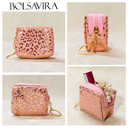 Pink cosmetic bag with gold leopard print pattern and keychain, featuring the brand 'BOLSAVIRA'.